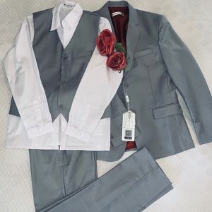 Boys Gray Suit, size 14, NWT